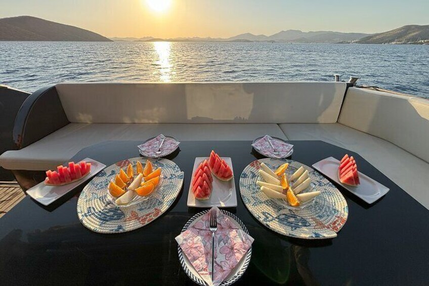 Bodrum Private Motor-Yacht Tour With Lunch For 6 Hours