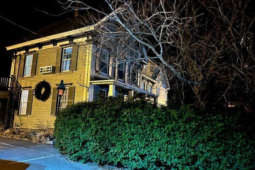 90-Minute Ghost Walking Tour in Boothbay Harbor