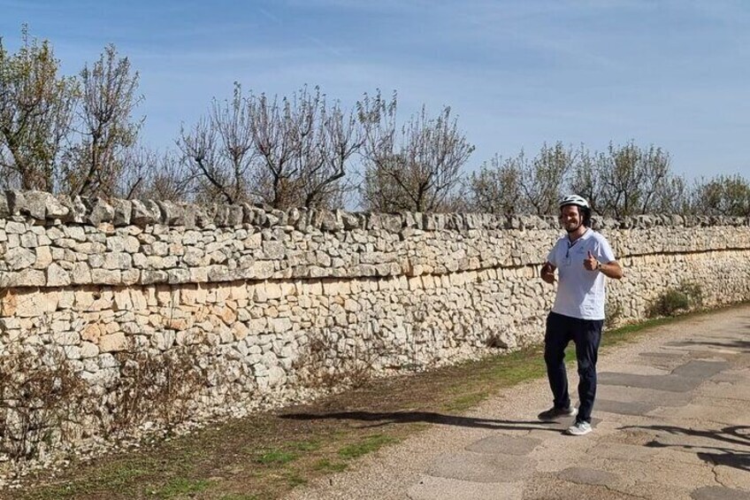 Cisternino e-bike tour. Visit a winery and an oil mill