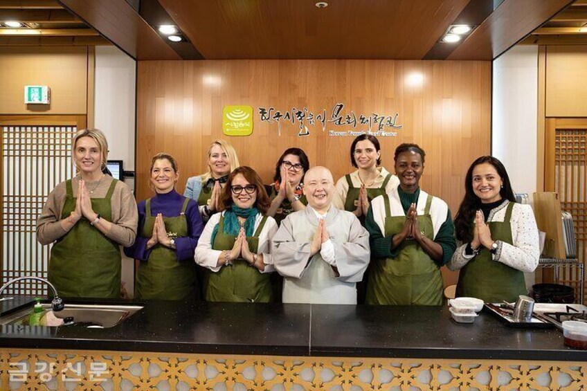 Seoul: Oriental Medicine, Massage Tour, and Largest market