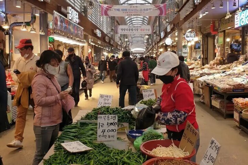 Gyeongdong & Fruite Market Shared Tour with Street Food Tasting