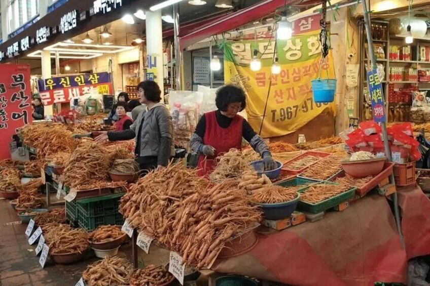 Gyeongdong & Fruite Market Shared Tour with Street Food Tasting