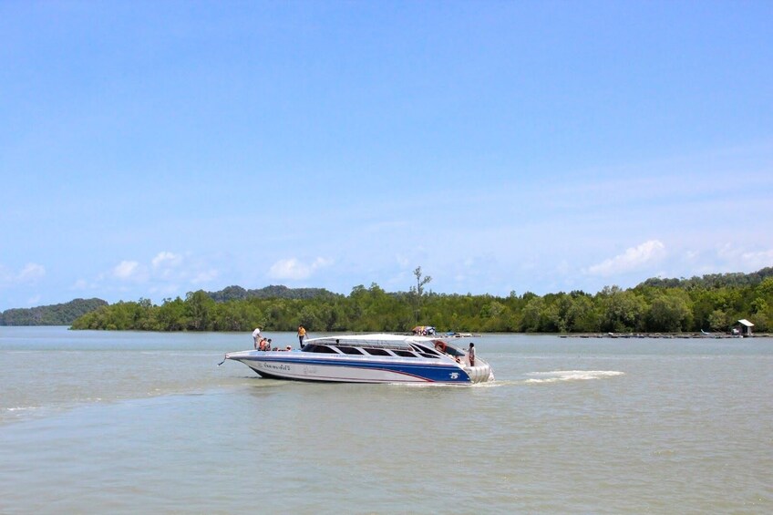 Travel from Pakbara Pier to Koh Tarutao by Satun Pakbara Speed Boat