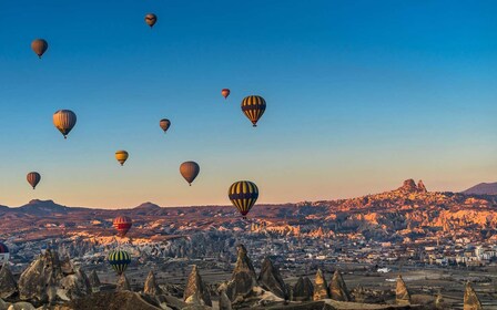 Tour de 2 días a Capadocia con vuelos y paseo en globo