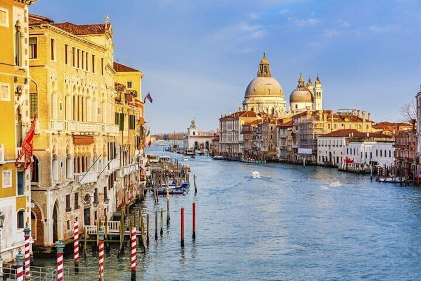 Magical Gondola Journey: Explore Venice's Grand Canal in Style!