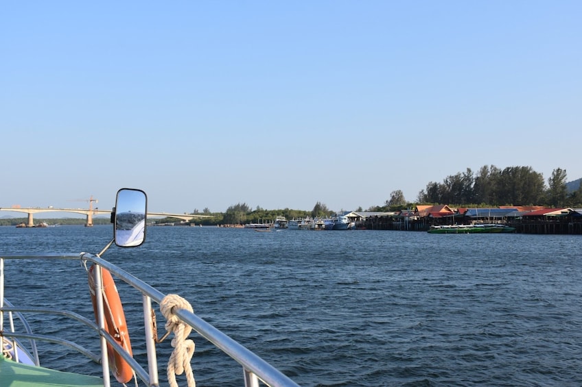 Travel from Koh Phi Phi to Koh Bulone by Satun Pakbara Speed Boat