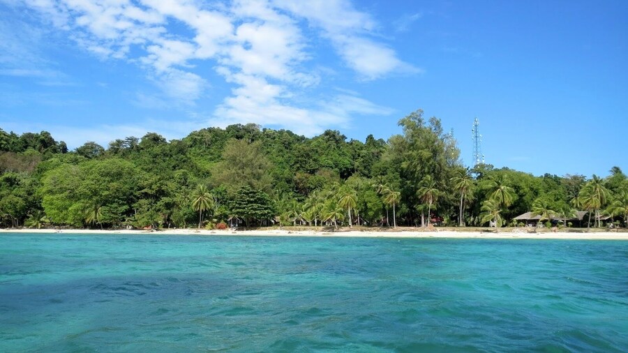 Travel from Koh Phi Phi to Koh Bulone by Satun Pakbara Speed Boat