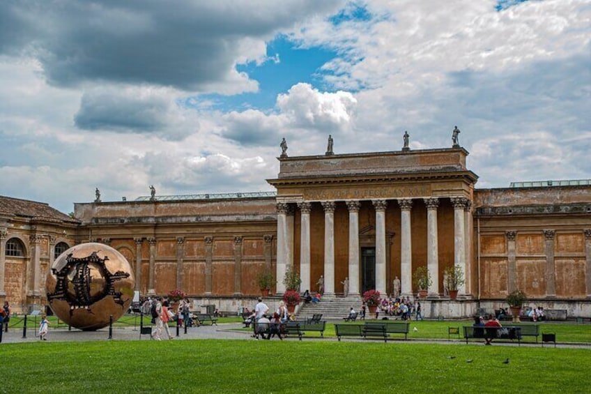 Walking Tour in Vatican Museums, Sistine Chapel and Basilica