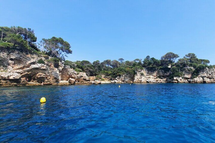Private cruise to Cap d'Antibes and the Lérins Islands by sailboat