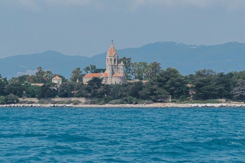 Private cruise to Cap d'Antibes and the Lérins Islands by sailboat