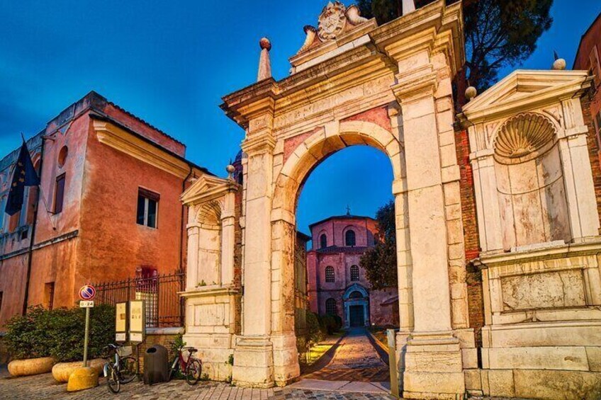 Ravenna City Tour By Night with a Local Guide