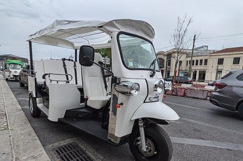 Private 4-Hour Lisbon City Highlights Tour by Electric Tuktuk