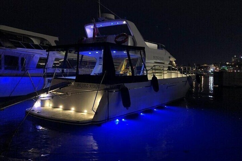 Istanbul Luxury Private Yacht Sunset Tour - 2 Hours
