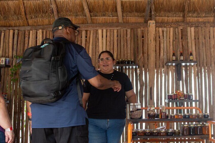 Half-Day Island Tour with Mayan Experience & Beach Break