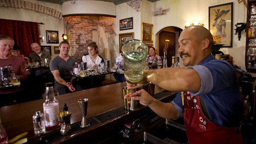 Cocktail Class in Congress Street Up