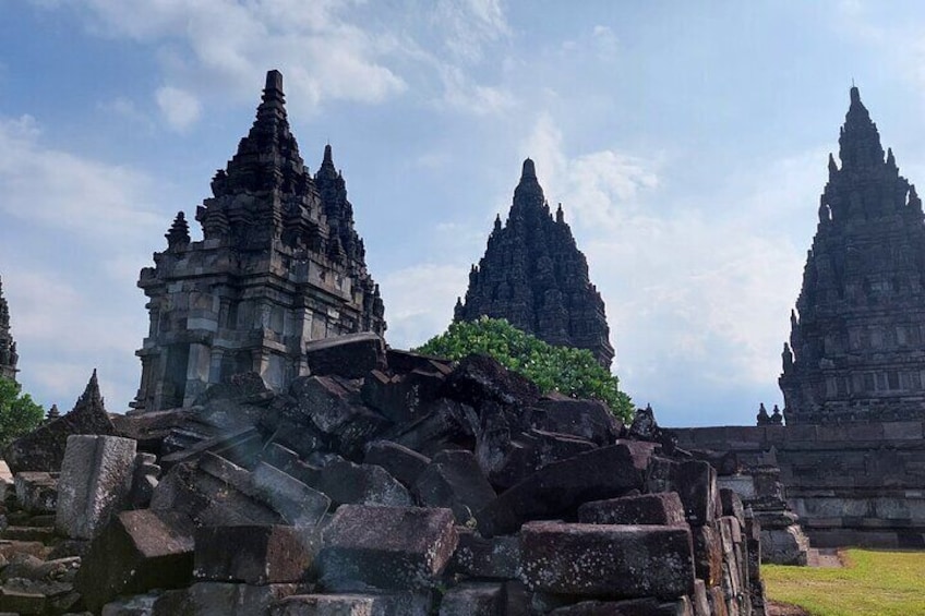 Yogyakarta : Borobudur Temple and Prambanan Temple Day Tour 