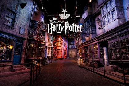 The Making of Harry Potter: Warner Bros. Studio Tour & Escorted Transfer