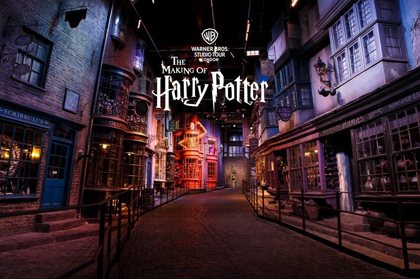 The Making of Harry Potter: Warner Bros. Studio Tour & Escorted Transfer 