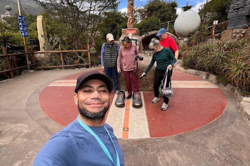 PRIVATE Tour, City tour Quito with Cable Car and Middle of the World