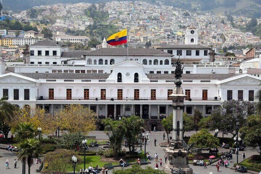 Quito Full Day Private Tour with Cable Car and Middle of the World