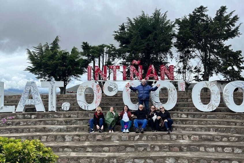 PRIVATE Tour, City tour Quito with Cable Car and Middle of the World
