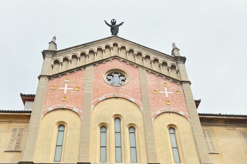 Course abstract painting in a Monastery