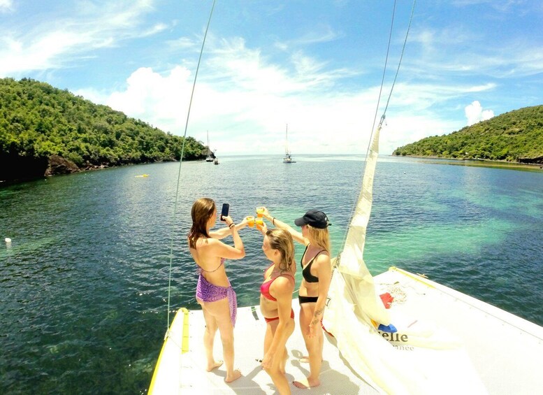 Picture 6 for Activity Sailing catamaran in La Baie des Saintes