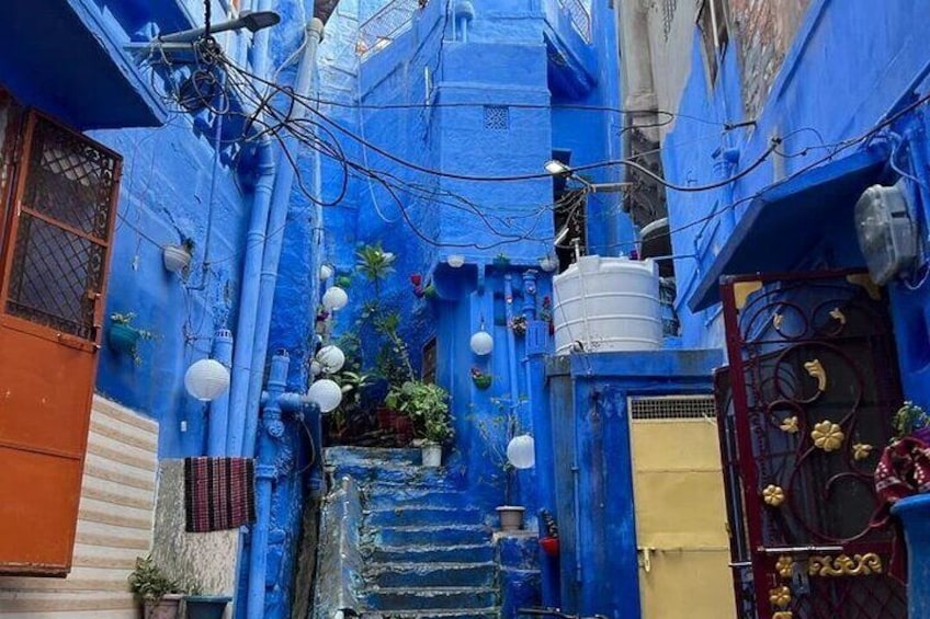 Local Culture and Blue City Private Guided Tour with Breakfast