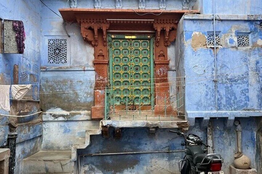 Local Culture and Blue City Private Guided Tour with Breakfast