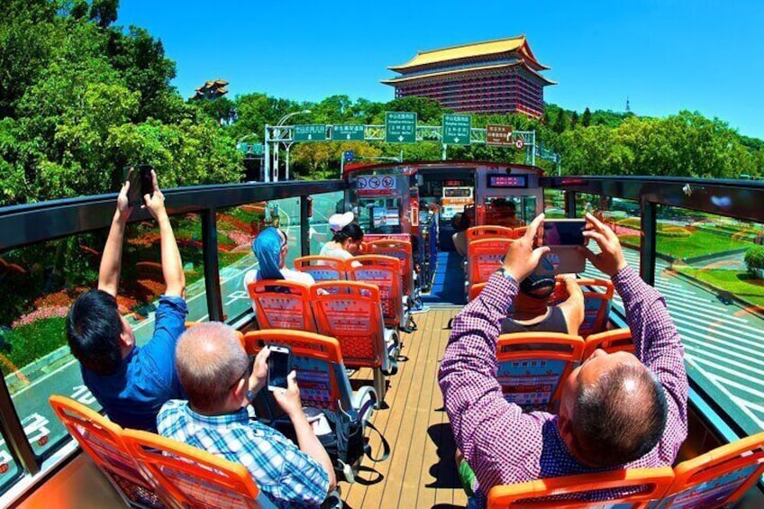 Taipei Sightseeing: Hop On, Hop Off Open Top Bus