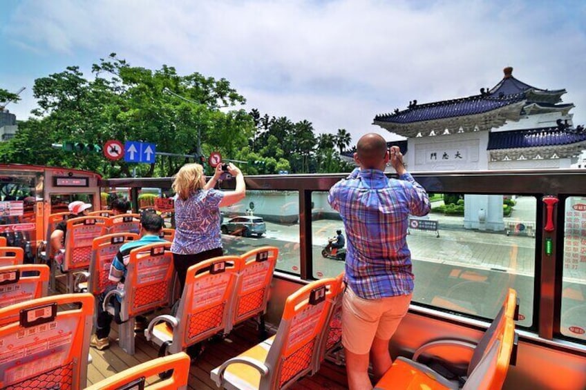 Taipei Sightseeing: Hop On, Hop Off Open Top Bus