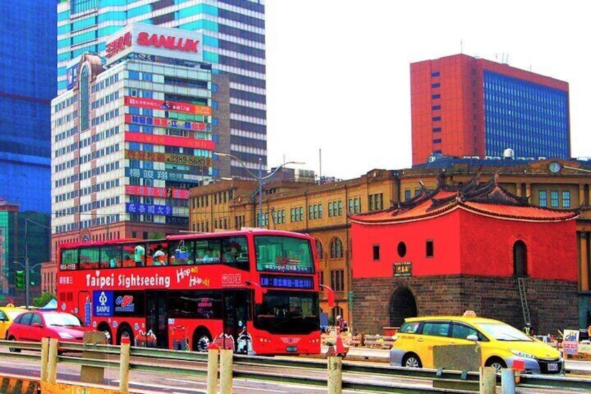 Taipei Sightseeing: Hop On, Hop Off Open Top Bus