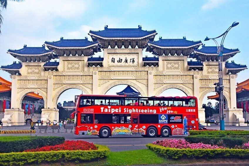 Taipei Sightseeing: Hop On, Hop Off Open Top Bus