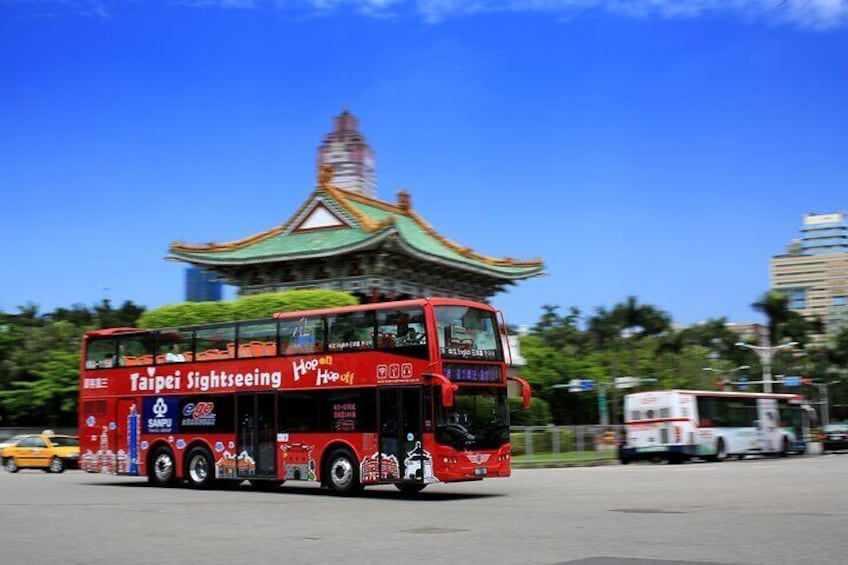 Taipei Sightseeing: Hop On, Hop Off Open Top Bus