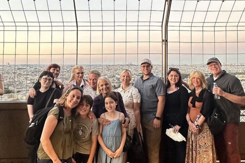 Eiffel Tower Guiding Tour by Elevator with Summit Access