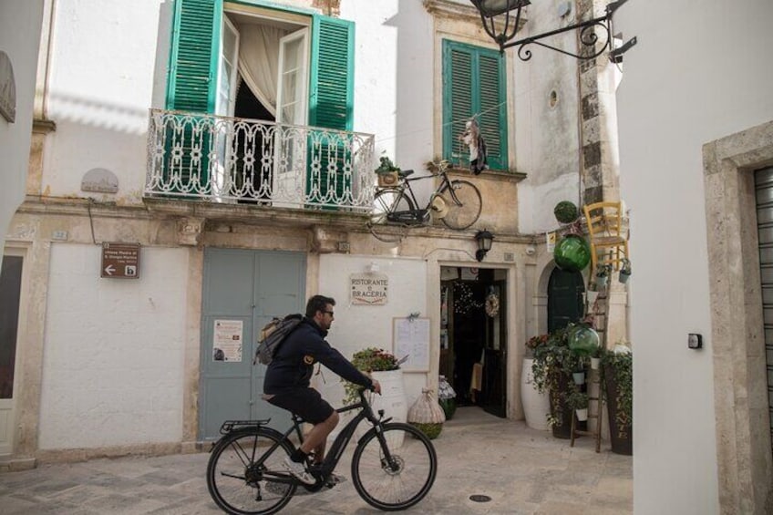 E-bike ring tour between Locorotondo and Martina Franca