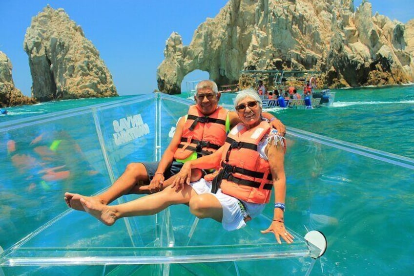 Photo in front of the Arch of Cabo San Lucas