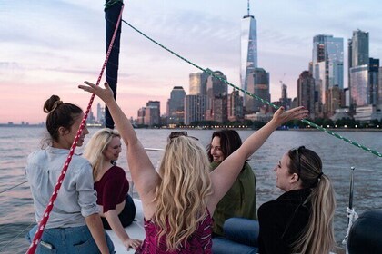 Private Sailboat Guided Tour of New York City