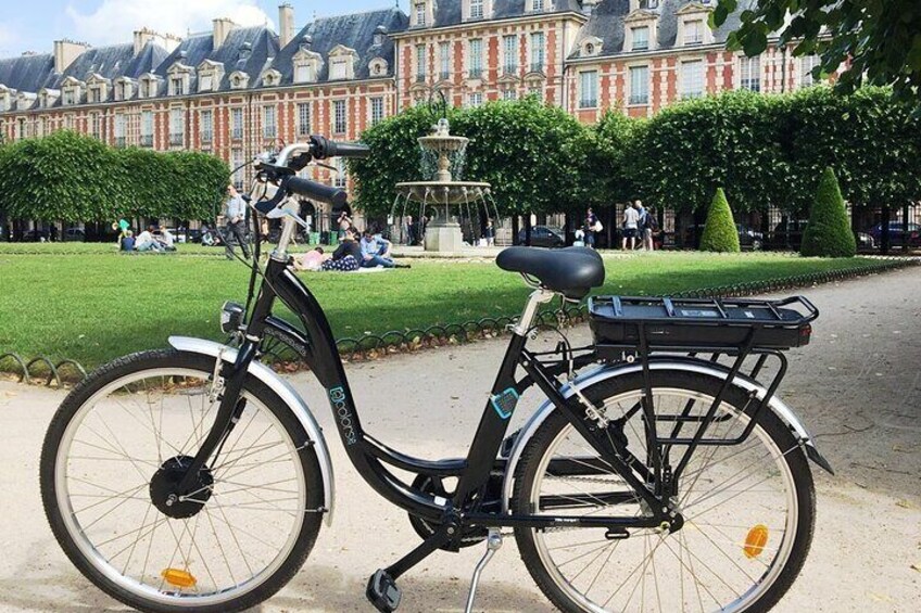 Best of Paris by Bike with a Local