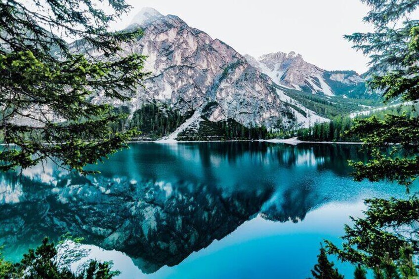 From Canmore: Moraine Lake, Lake Louise Round-Trip Transfer