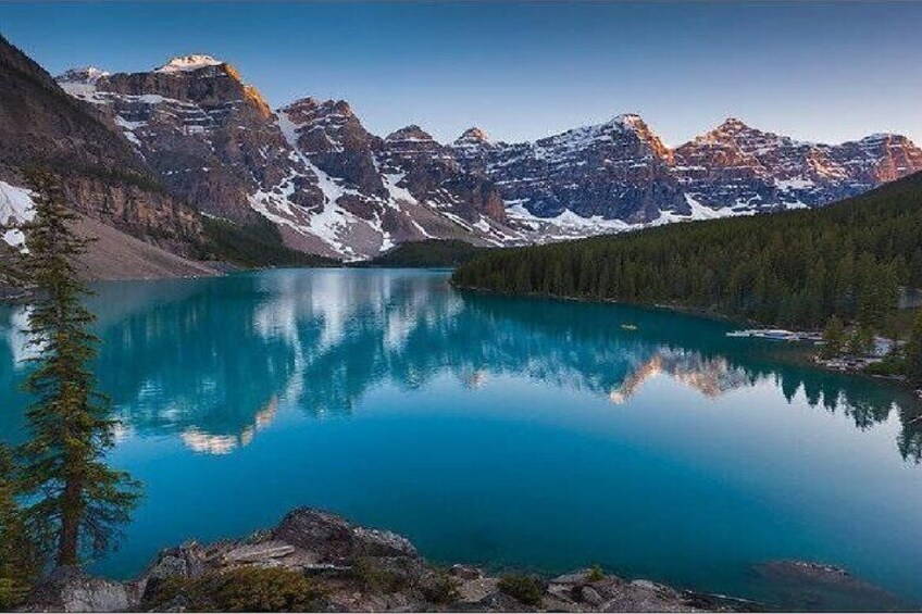 From Canmore: Moraine Lake, Lake Louise Round-Trip Transfer