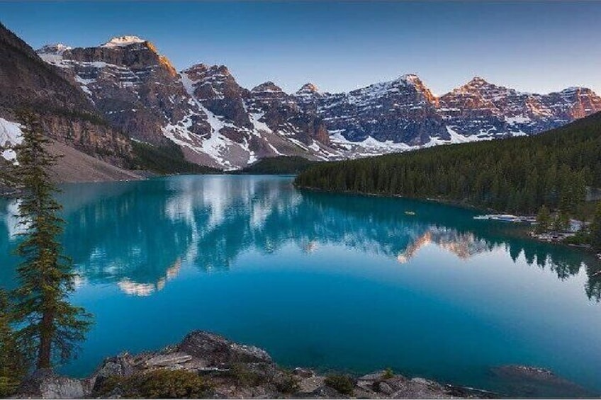From Canmore: Moraine Lake, Lake Louise Round-Trip Transfer