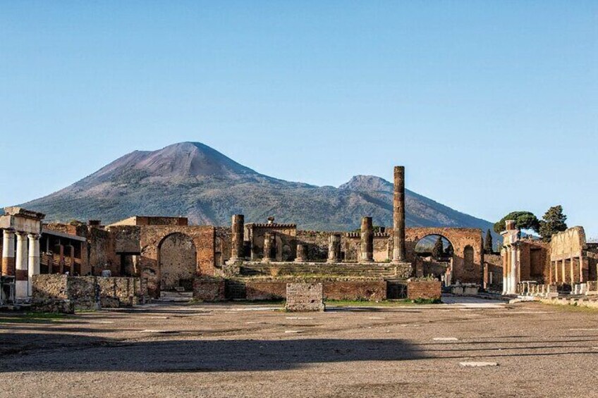 Pompeii Private Day Trip with Lunch and Wine Tasting from Naples
