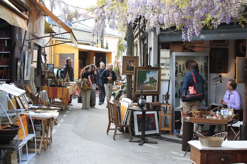 Paris: Les Puces de Saint-Ouen Self-Guided Audio Tour