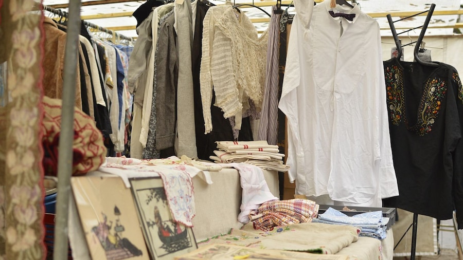 Paris: Les Puces de Saint-Ouen Self-Guided Audio Tour