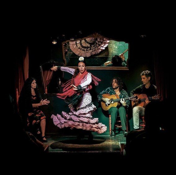 Tapas and Flamenco Tour in Triana