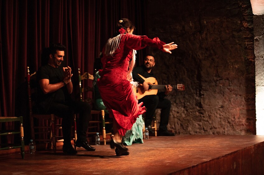 El Born Art Galleries Walking Tour With Flamenco Show