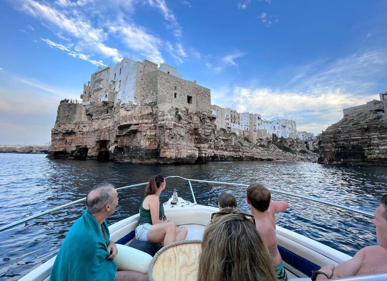 Polignano: Guided Coastline & Caves Cruise with Swim Break