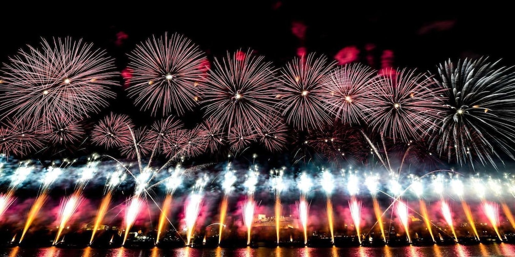 Bugibba: Malta Fireworks Festival Cruise