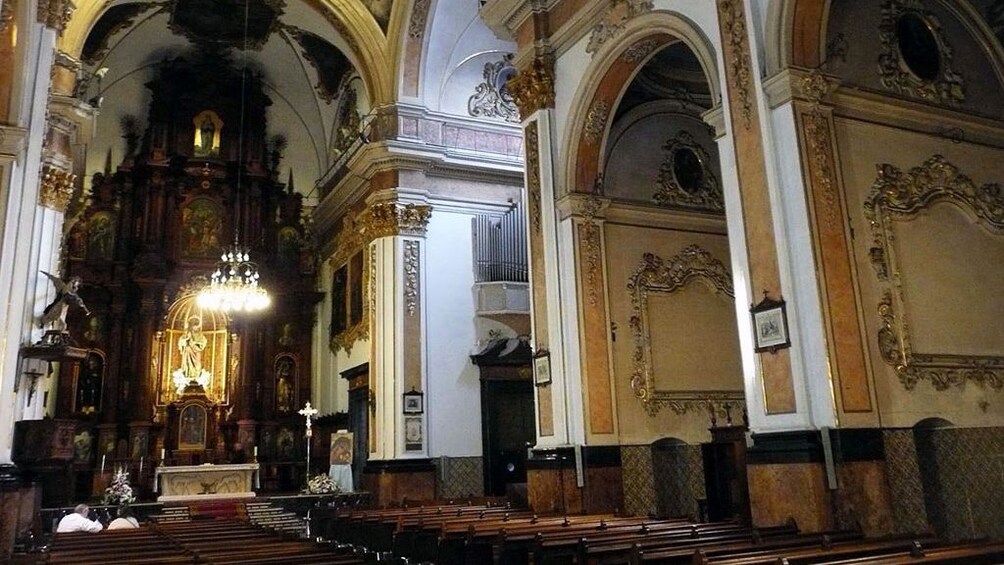 Foto 5 von 7 laden Inside the Chapel of the Holy Grail in Valencia